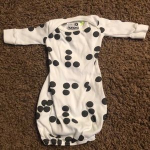 Nununu newborn gown